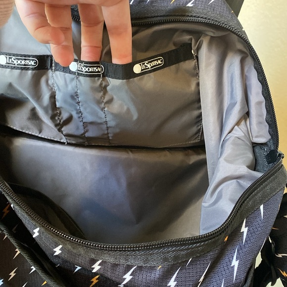 LE SPORTSAC | EUC Dakota medium lighting bolt duffel bag/weekender - Picture 13 of 13